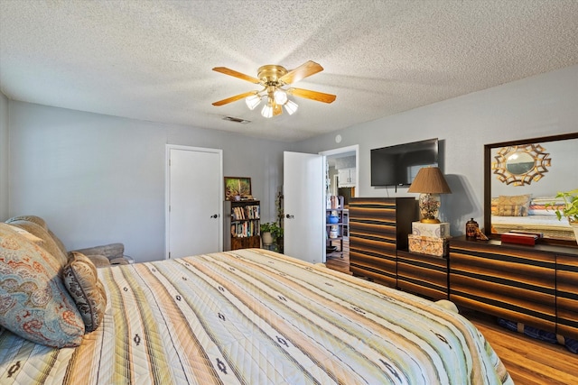 500 W San Diego St, Detroit, TX 75436 - bedroom with a textured ceiling, a ceiling fan, and wood finished floors