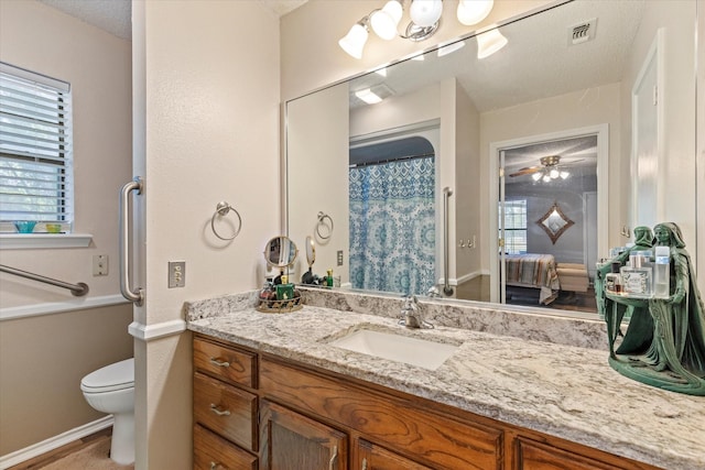 500 W San Diego St, Detroit, TX 75436 - full bath featuring vanity, toilet, and ceiling fan