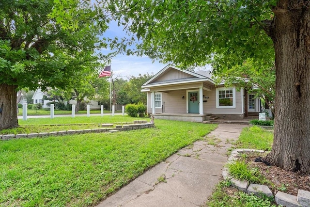 2600 Colcord Ave, Waco, TX 76707 - bungalow-style home featuring covered porch and a front lawn