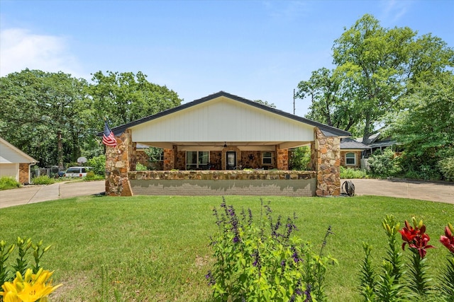 2816 Nottingham Dr, Denton, TX 76209 - view of front of house with ceiling fan and a front lawn
