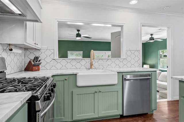 211 N 40th St, Waco, TX 76710 - kitchen with green cabinets, appliances with stainless steel finishes, ceiling fan, a sink, and crown molding