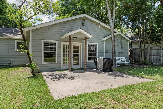 211 N 40th St, Waco, TX 76710 - back of property featuring french doors and a patio area