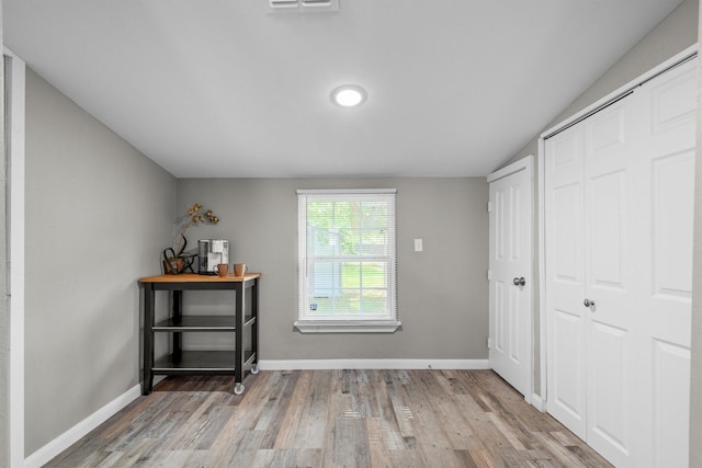 406 N Ruddell St, Denton, TX 76209 - entryway with wood finished floors, baseboards, and vaulted ceiling