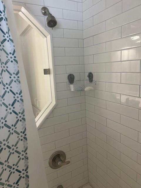 3624 Aurora St, Haltom City, TX 76117 - view of full bathroom
