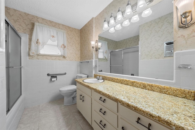 120 Wooded Crest Dr, Woodway, TX 76712 - full bathroom with wallpapered walls, vanity, wainscoting, toilet, and a textured ceiling