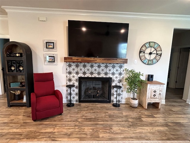 140 Hummingbird Dr, Weatherford, TX 76088 - living area featuring crown molding, wood finished floors, a tile fireplace, and baseboards