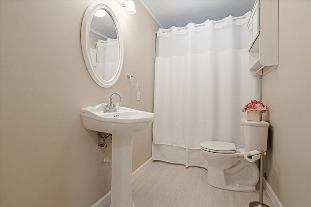 131 S Imperial Dr, Denison, TX 75020 - bathroom with baseboards, toilet, wood finished floors, and crown molding