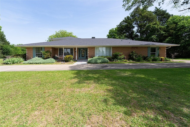 635 E Tripp Rd, Sunnyvale, TX 75182 - ranch-style house with a front yard and brick siding