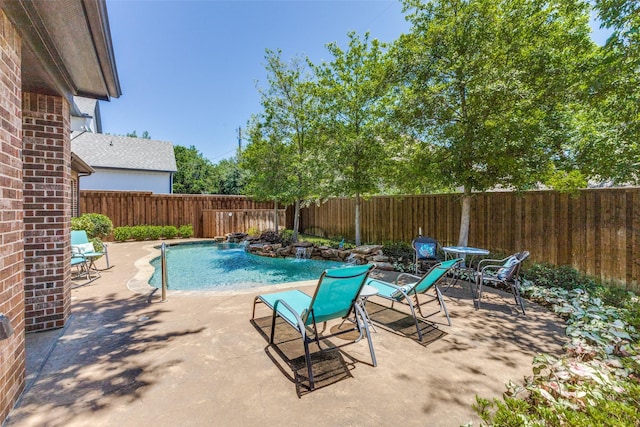 4008 N Cresthaven Rd, Dallas, TX 75209 - view of swimming pool featuring a fenced backyard and a patio