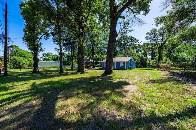 208 Lynn Creek Cv, Mabank, TX 75156 - view of yard featuring an outdoor structure