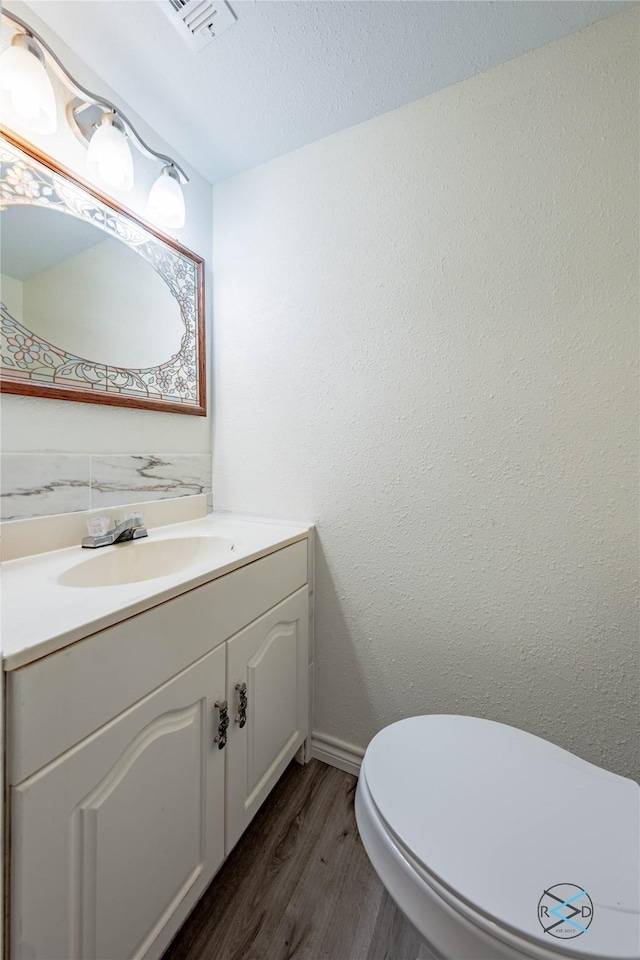 208 Lynn Creek Cv, Mabank, TX 75156 - bathroom featuring wood finished floors, vanity, toilet, and baseboards