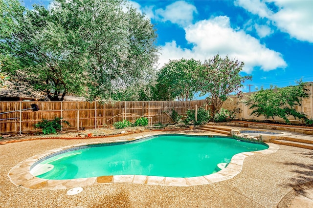 2700 Lake Crest Dr, Flower Mound, TX 75022 - view of swimming pool featuring a fenced backyard and a pool with connected hot tub
