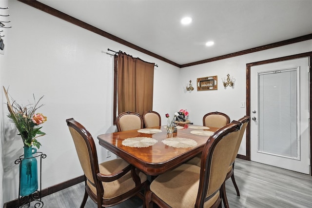 11514 Oakfield Dr, Balch Springs, TX 75180 - dining area featuring light wood-style floors, baseboards, recessed lighting, and crown molding