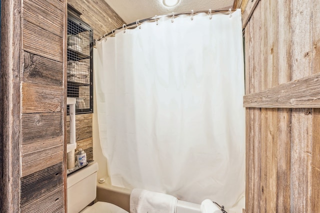 106 Hillcroft Dr, Weatherford, TX 76087 - bathroom with toilet and shower / tub combo