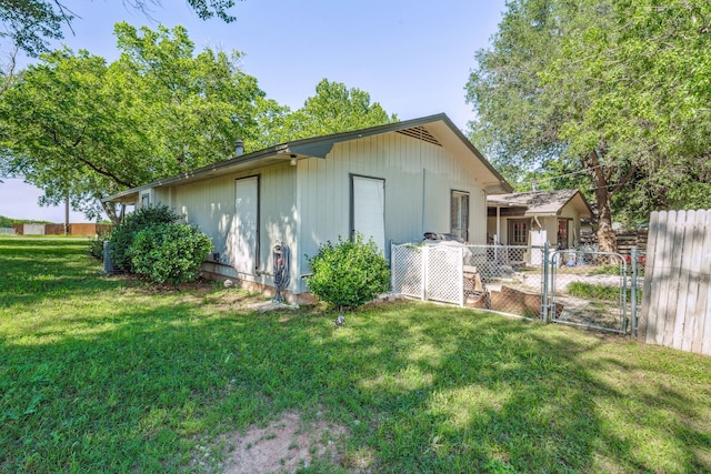 106 Hillcroft Dr, Weatherford, TX 76087 - view of property exterior with a gate