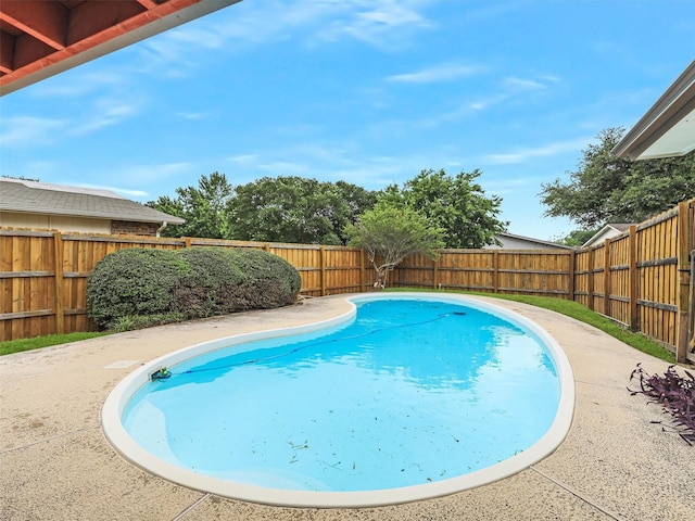 3146 Oak Hill Rd, Carrollton, TX 75007 - view of swimming pool featuring a fenced backyard