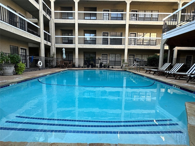 4800 W Lovers Ln Unit 212, Dallas, TX 75209 - view of community pool