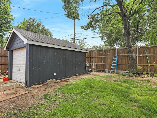 2522 W Jefferson Blvd, Dallas, TX 75211 - view of yard with an outbuilding