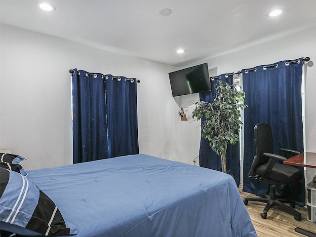 2522 W Jefferson Blvd, Dallas, TX 75211 - bedroom featuring wood finished floors and recessed lighting