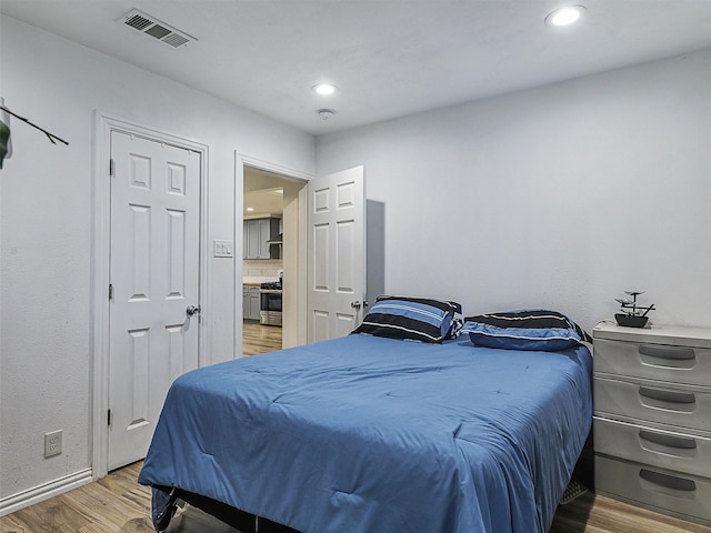 2522 W Jefferson Blvd, Dallas, TX 75211 - bedroom featuring wood finished floors, baseboards, and recessed lighting