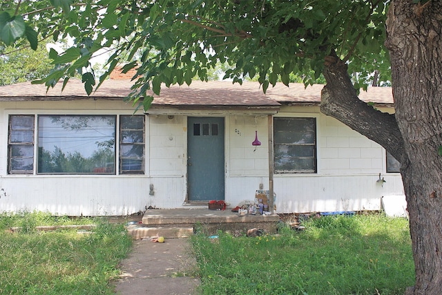 601 S Colorado St, Whitney, TX 76692 - ranch-style house with roof with shingles