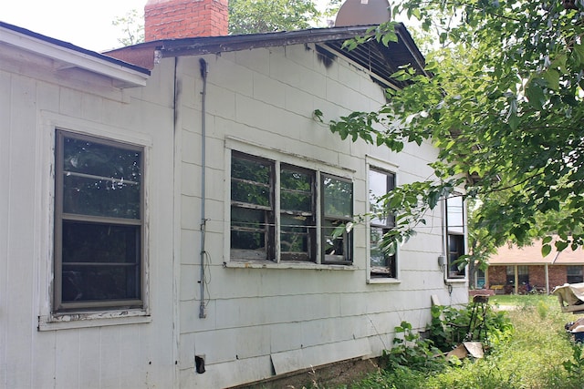 601 S Colorado St, Whitney, TX 76692 - view of side of home with a chimney