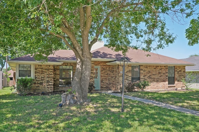 6319 Leasa Ct, Sachse, TX 75048 - ranch-style home featuring a front yard and brick siding