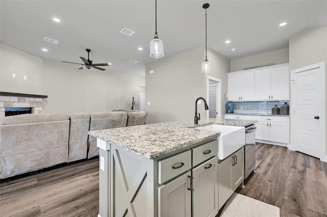 4817 Enclave Dr, Sanger, TX 76266 - kitchen featuring a sink, dark wood-style flooring, a ceiling fan, open floor plan, and an island with sink