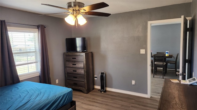 809 Bowie St, Sweetwater, TX 79556 - bedroom featuring wood finished floors, baseboards, and a ceiling fan