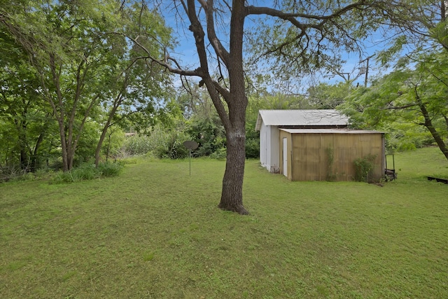 1429 W Water St, Weatherford, TX 76086 - view of green lawn featuring an outdoor structure