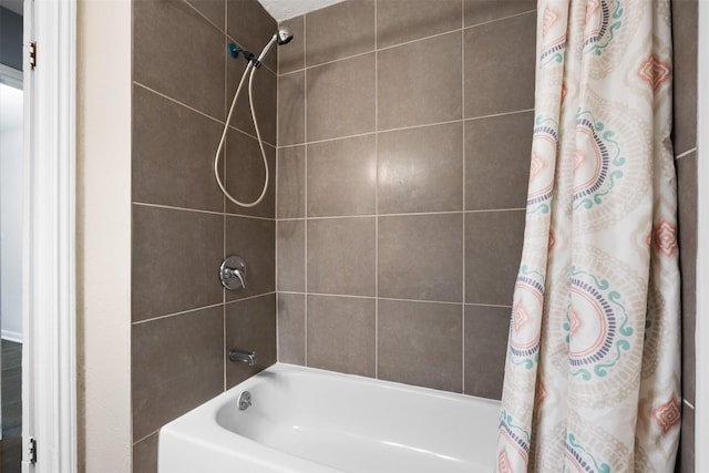 1701 Lawther Dr, River Oaks, TX 76114 - full bathroom featuring shower / bath combo