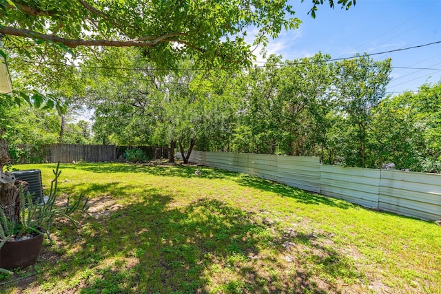 1701 Lawther Dr, River Oaks, TX 76114 - view of yard featuring central AC