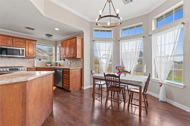 10161 Aragon Dr, Waco, TX 76708 - kitchen featuring stainless steel appliances, a chandelier, dark wood-style floors, decorative backsplash, and ornamental molding
