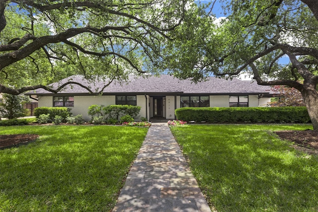 4016 Goodfellow Dr, Dallas, TX 75229 - ranch-style house with brick siding and a front yard