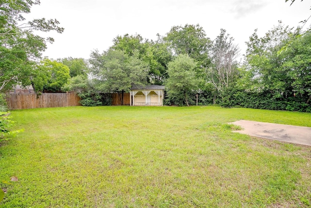 4524 Morris Ct, Fort Worth, TX 76103 - view of yard featuring an outdoor structure and view of scattered trees