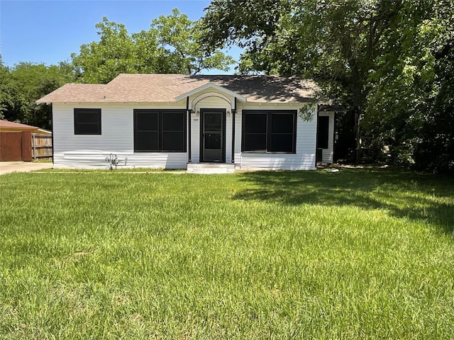 207 Bellview St, Sulphur Springs, TX 75482 - ranch-style house with a front yard