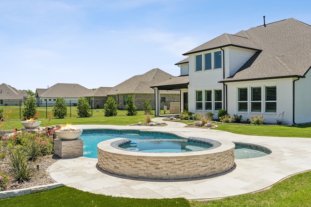 4106 Tamarack Ln, Royse City, TX 75189 - view of swimming pool featuring a pool with connected hot tub