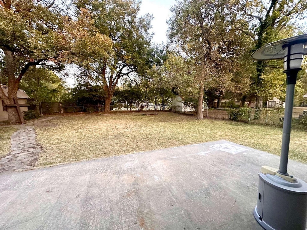 802 Pecan St, Bonham, TX 75418 - view of yard with a patio