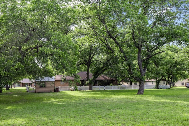 1025 S Lamar St, De Leon, TX 76444 - view of yard