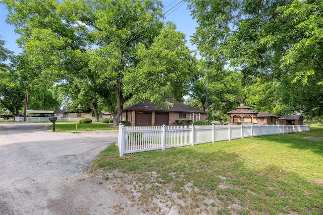 1025 S Lamar St, De Leon, TX 76444 - view of yard with a gazebo