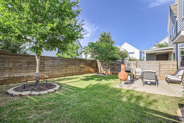 1115 Crownview Ln, Dallas, TX 75208 - view of yard featuring a patio
