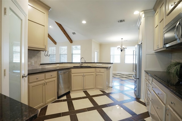 720 Madeline Ct, Azle, TX 76020 - kitchen with appliances with stainless steel finishes, a sink, recessed lighting, a chandelier, and decorative backsplash