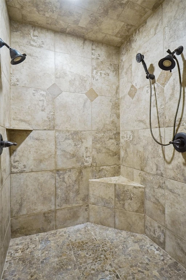 950 Roxbury Way, Keller, TX 76248 - bathroom featuring a tile shower