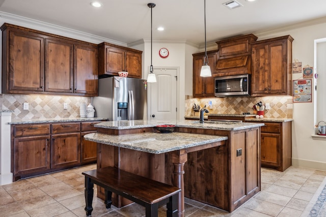 1685 Laramie Ln, Burleson, TX 76028 - kitchen featuring stainless steel appliances, a sink, an island with sink, backsplash, and crown molding