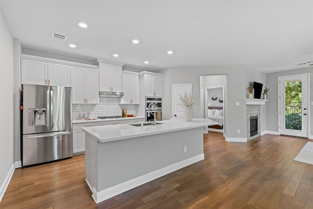 7885 Hickory Branch Dr, Frisco, TX 75034 - kitchen featuring stainless steel appliances, a sink, dark wood-style floors, light countertops, and recessed lighting