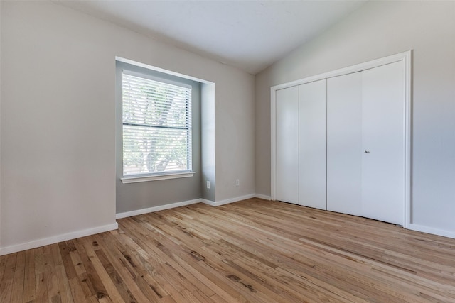 630 W Canty St Unit B6, Dallas, TX 75208 - unfurnished bedroom featuring lofted ceiling, wood finished floors, a closet, and baseboards