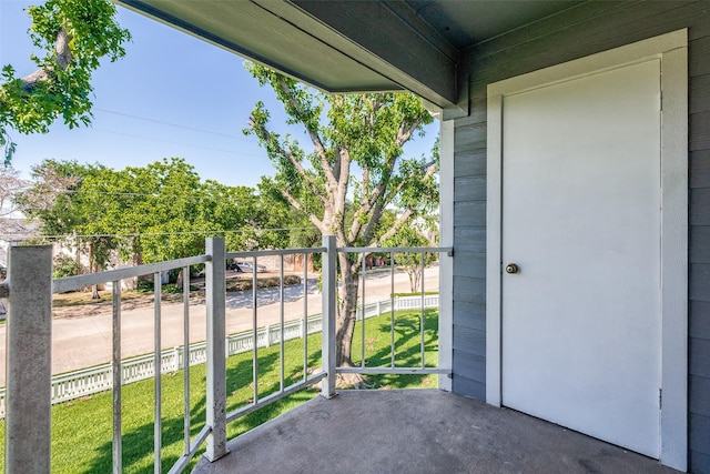 630 W Canty St Unit B6, Dallas, TX 75208 - view of balcony