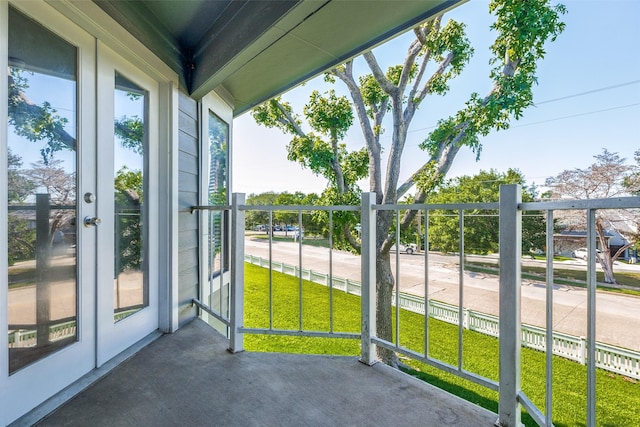 630 W Canty St Unit B6, Dallas, TX 75208 - balcony with french doors