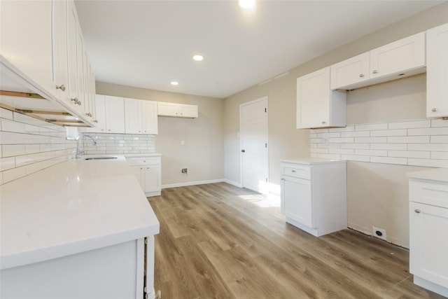 3343 Norcross Ln, Dallas, TX 75229 - kitchen featuring a sink, tasteful backsplash, light wood-type flooring, recessed lighting, and baseboards