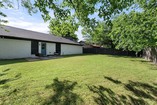 2937 Lake Park Dr, Grand Prairie, TX 75052 - view of yard featuring a patio